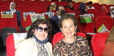 الفنانة سهير المرشدي والإعلامية لينا شاكر  خلال الاحتفالية