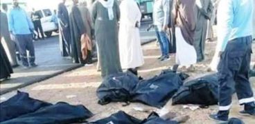 دفن 11 جثمان ويتبقى آخر بعد تصريح النيابة فى حادث الصحراوي بأسوان