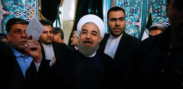 بالصور| روحاني وطبا يصوتان في انتخابات إيران