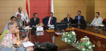 محافظ كفر الشيخ خلال لقاءه وفد وزارة التخطيط