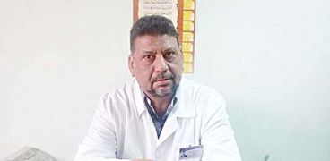 الدكتور نادر محروس مدير مستشفى الحميات بأسوان