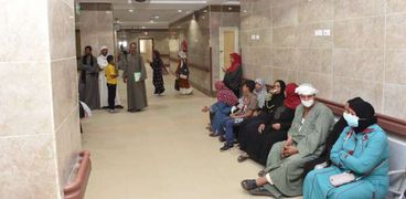 تردد المواطنين على مستشفى سوهاج الجامعي الجديدة
