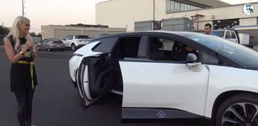 أليكس هيرشي تستعرض FF91