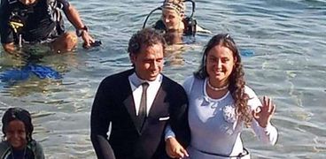 كيلاني وباتريشا بعد حفل  زفاف تحت الماء