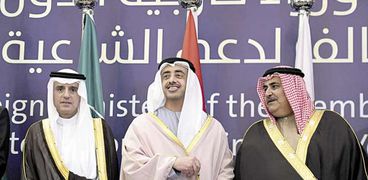 وزراء خارجية السعودية والإمارات والبحرين خلال اجتماع الرياض أمس «أ.ف.ب»