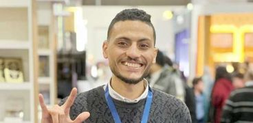 كريم عمر مترجم لغة الإشارة