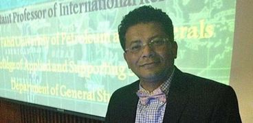 الدكتور أشرف سنجر أستاذ السياسات الدولية
