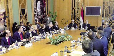 «عبدالعاطى» خلال اجتماعه مع عدد من السفراء العرب والأفارقة والأجانب أمس