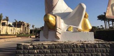 المحليات تعاود التشويه بطلاء تمثال الفلاحة المصرية بالذهبي والأحمر