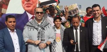 المستشار محمود فوزي مدير حملة السيسي ينضم لمظاهرات المنصة الداعمة لغزة