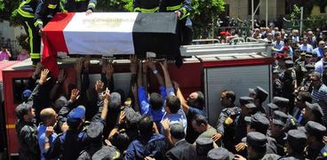 أهالي الإسكندرية يشيعون جنازة الشهيد "تامر لطفي" الضابط بالأمن المركزي
