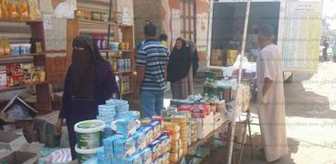 قافلة غذائية بأسعار مخفضة لأهالى قرية المجاز الشرقى فى كفر الشيخ 