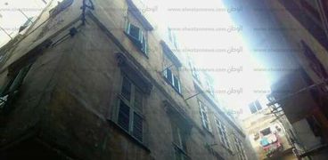 سقوط أجزاء من عقارين بجمرك الإسكندرية دون وقوع إصابات بشرية