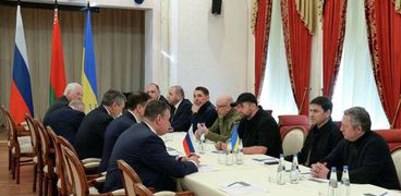 مفاوضات روسيا وأوكرانيا تحرز تقدما بشأن الممرات الإنسانية