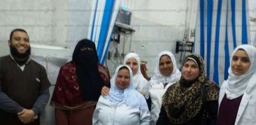 نقيب تمريض البحيرة مع ممرضات مستشفى كوم حمادة