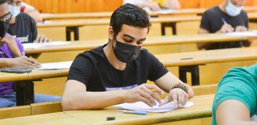 الدراسة بالجامعات