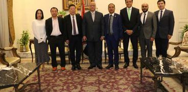 لقاء محافظ القاهرة مع الوفد الصينى