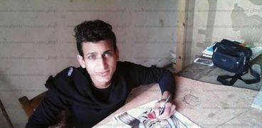 محمود غلمش يرسم بورتريه
