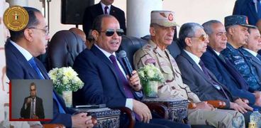الرئيس السيسي يكرم عددا من أهالي شمال سيناء