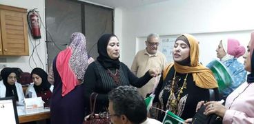 صورة-قيادات لجنة المرأة بحزب الوفد ببندر الفيوم خلال مشاركتهن في مبادرة فيروس "سي"