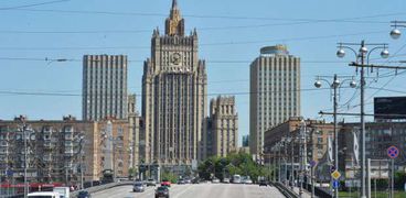موسكو تقرر تخفيض التمثيل الدبلوماسي مع إستونيا