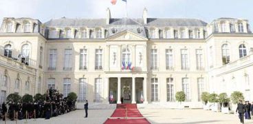 وزير فرنسي متهم باستغلال منصبه لإقامة "علاقات جنسية"