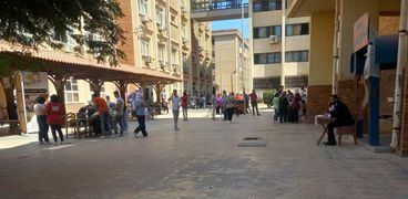 ساحة كلية التجارة جامعة الإسكندرية