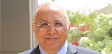 الدكتور احمد الجوهري