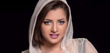 الفنانة منى فاروق