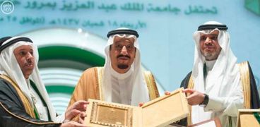 جامعة سعودية تمنح خادم الحرمين الدكتوراه الفخرية في تعزيز الوحدة الإسلامية