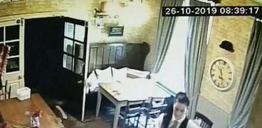 لقطة من فيديو كاميرا المراقبة لظهور شبح طفلة بحانة إنجليزية