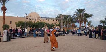 البروفات النهائية فبل افتتاح مهرجان التحطيب