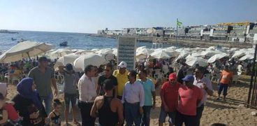 حملة لردع المخالفين على شواطئ الإسكندرية