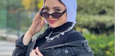 البلوجر سارة محمد قبل فقدانها البصر