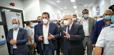 القائم بأعمال وزير الصحة يتفقد مبنى الاستقبال والطوارئ بالقصر العيني