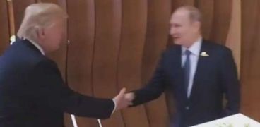 أول مصافحة بين بوتين وترامب