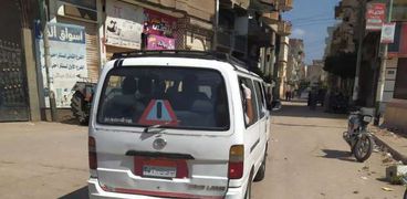 سيارات الأجرة تهرب في شوارع " الدلجمون" بالغربية من أكمنة الشرطة على الطريق الزراعي