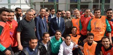 وزير الشباب والرياضة يتفقد الملاعب الرياضية بجامعة عين شمس