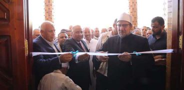 وزير الأوقاف ومحافظ الوادي الجديد يفتتحان مسجد بالوادي الجديد