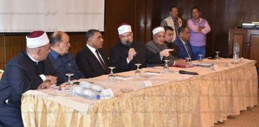 وزير الأوقاف ومحافظ مطروح ونواب مطروح خلال زيارة الوزير لمدينة الحمام