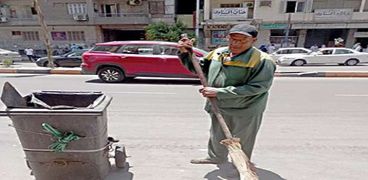 «محمد» عامل النظافة