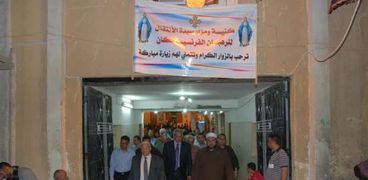قيادات محافظة أسيوط يشاركون الأقباط احتفالاتهم في جبل درنكة