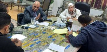 نائب محافظ القاهرة تتابع خطة معارض السلع