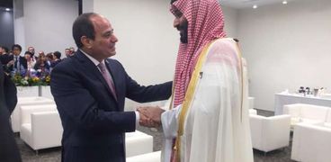 الرئيس السيسي يصافح محمد بن سلمان