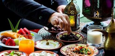 طبيبة تضع نظام صحي من الفطار للسحور يقلل العطش في نهار رمضان