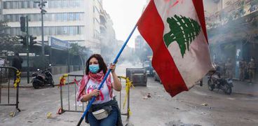 متظاهرة لبنانية