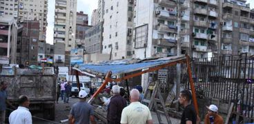 محافظ الإسكندرية يأمر بإزالة منافذ بيع عشوائية بمزلقان سيدي بشر 
