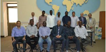 رئيس الهيئة مع المتدربين من ابناء السودان