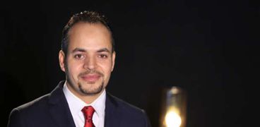 الدكتور كريم صبري استشاري جراحات السمنة والمناظير