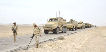 قوات الجيش تواصل معركة تطهير سيناء من الإرهاب بفحص الطرق الرئيسية وتطهيرها من العبوات الناسفة